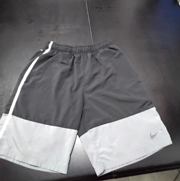 NIKE BOYS SHORTS / TRUNKS - Picture 1 of 3